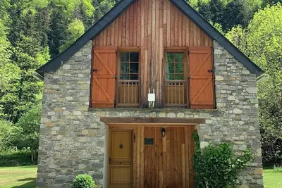 Image de Chalet à la montagne avec cheminée centrale à 10 min de Saint-Lary et 30 de Piau