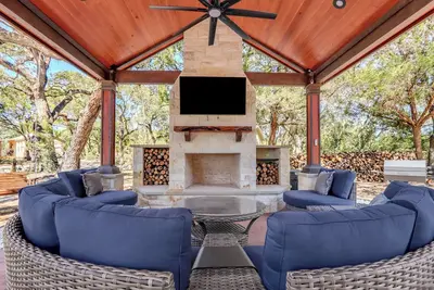 Charming Wimberley Cabins | Hot Tubs & Fun Amenities