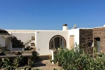 Image de Maison de vacances « Dammuso Civulia Pantelleria » avec terrasse privée, Wi-Fi et climatisation