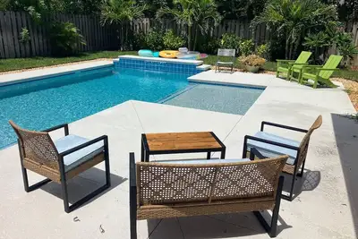 Image de 2-bedroom cottage with a pool in the best part of Cape Canaveral