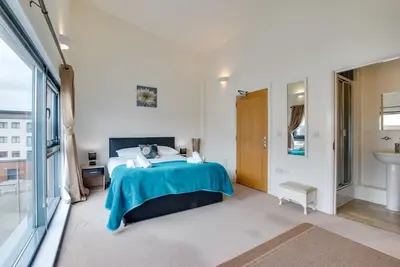 4 Bed in Marina (oc-hh206)