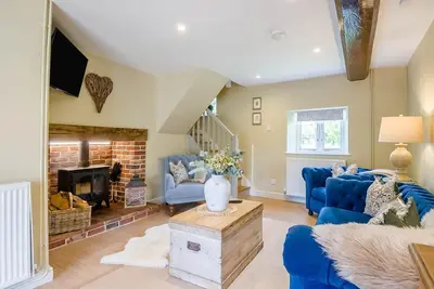 2 Bed in Hanworth (oc-h32041)