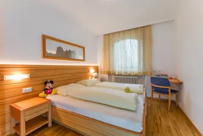 Image de Appartement « Residence Astoria 1 » avec vue sur la montagne, jardin commun et Wi-Fi