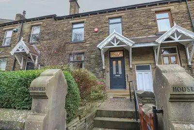 Image de Fairfield House, pet friendly, with a garden in Almondbury