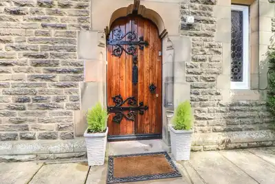 Image de Beechwood House, pet friendly, with a garden in Hadfield