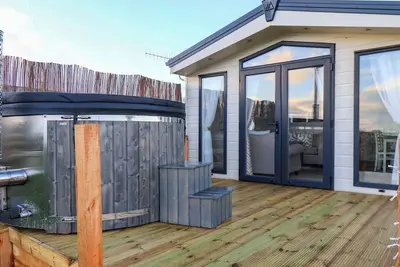 Image de Rosefinch Cabin, pet friendly, with hot tub in Scarborough