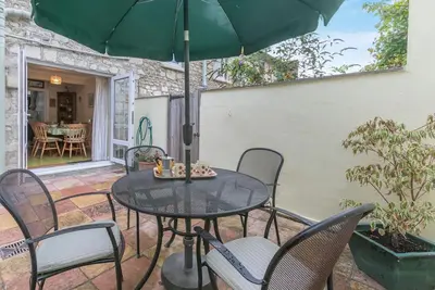 Image de 3 Bed in Beer (oc-f32429)