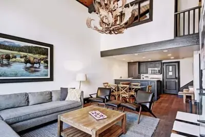 Image de Premier Residence + Fireplace & Balcony