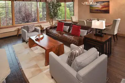 Image de Spacious Condo with ski-in access | Hot Tub access