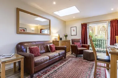 2 Bed in Bath (oc-bhr54)