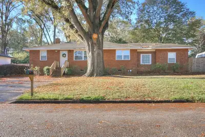 Image de 4/2 Brick Ranch Nestled Near the National