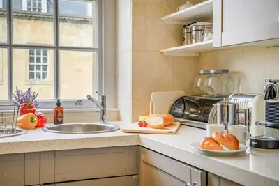 2 Bed in Bath (oc-bhr15)