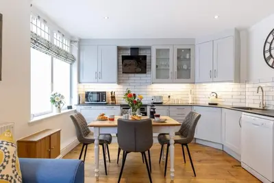 2 Bed in Bath (oc-bhr24)