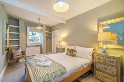 3 Bed in Bath (oc-bhr26)