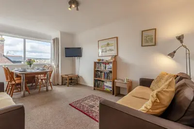 Image de 2 Bed in Swanage (oc-wy356)