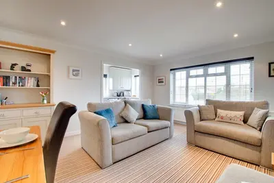 Image de 2 Bed in Swanage (oc-wy344)