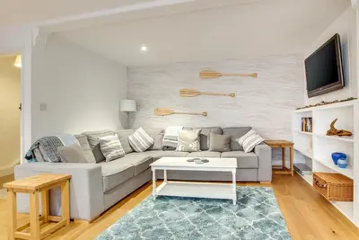 3 Bed in Dartmouth (oc-bc0512)