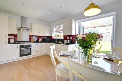 3 Bed in Whitby (oc-w420)