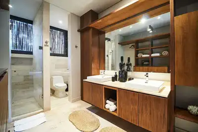 Image de Spectacular 2-bedroom luxury retreat: pool views