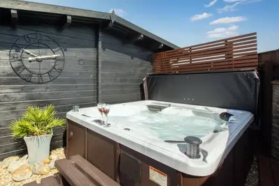 Image de 8 Bed in Bacton (oc-2383)