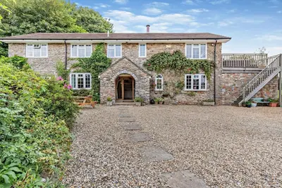 Image de 4 Bed in Two Mile Oak (oc-b27535)