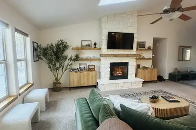 Image de River Mountain Retreat • 5br House w/ Dual Masters + Pool, Tennis & River Access