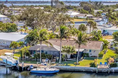 Image de Serene Waterfront Living – Dock, Pool & Unforgettable Sunset Views