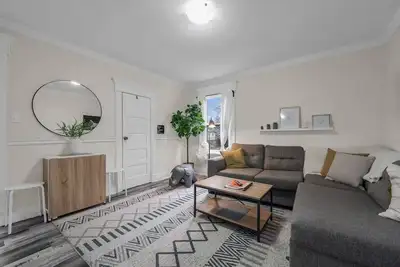 Modern 1br w/ Parking – Ideal for Mid-Term Stays