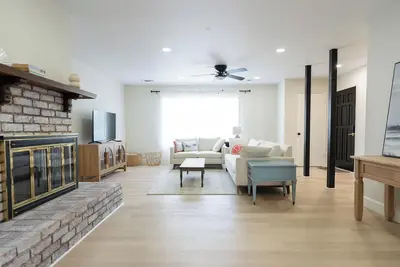 Image de Bright & Cozy 3-Bed Home with Large Deck — Minutes from Redding’s Best Outdoors