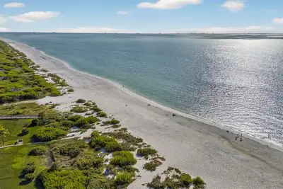 Image de Beachfront Gulf-View Sanibel Condo - Stylish 2br/2ba w/ Pool & Lanai