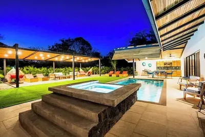 Image de Modern Luxury Villa + Pool & Beach Club Access