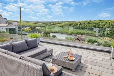 4 Bed in Newquay (oc-e18073)