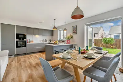 3 Bed in Newquay (oc-blueb6)