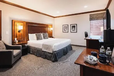 Image de Executive King Handicap Room with Modern Amenities & Breakfast