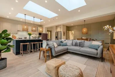 5 Bed in Corfe Castle (oc-r30456)