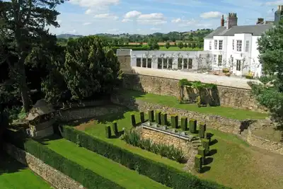 Image de 14 Bed in Llansanffraid (oc-b30382)