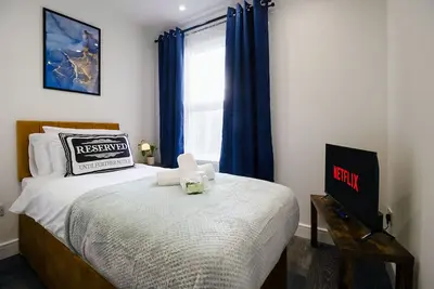 Image de Modern 6-bedroom, 5 bathroom, sleeps up to 8.