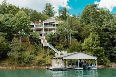 Image de Waterfront Retreat w/ Dock, & Pool!