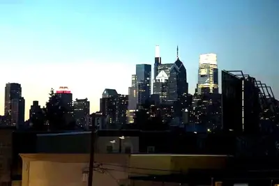 Image de Center City Skyline View - 2br - King Bed & 2 more- Near all great Philly Spots