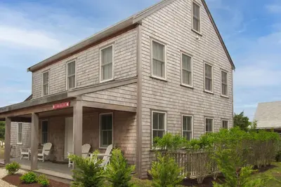 Image de Beautiful New 4/4. 5  heated pool home less three miles to town and beaches.