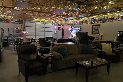 Image de Marc’s Mancave is a great space to enjoy a ballgame weekend or Oxford get away