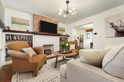 Cara's Luxury Pittsburgh Cottage