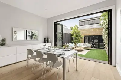 Image de Spacious Architect-Designed Family Home in Redfern