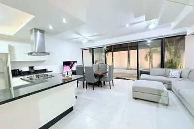 Image de Family house with jacuzzi in residential Cancun, Excellent location