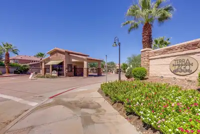 Image de \nWelcome to this spacious vacation home in the beautiful Terra Lago community.