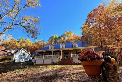 Image de 25-Acre Secluded Ranch, Private Lake, 2 Homes, Sleeps 12 Near Dahlonega Wineries