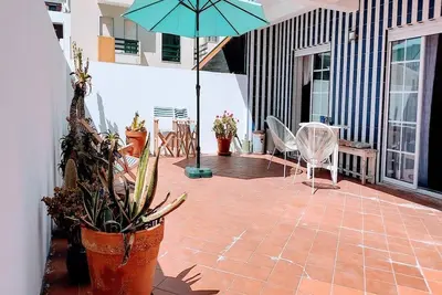 Image de Your Getaway between Waves and Sea