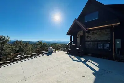 Image de Luxury Mountain Cabin near Tellico Lake! Beautiful Views and close to the Water.