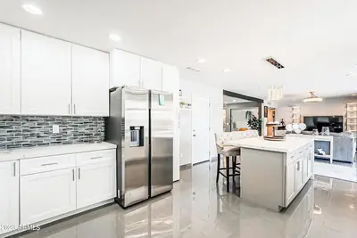 Image de 3-bedroom house in brilliant Phoenix with cool Ac and space to relax