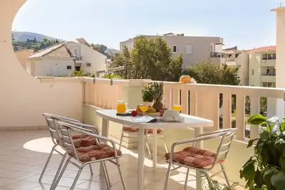 Image de Appartement de deux chambres avec la terrasse Tucepi, Makarska (A-24679-a)